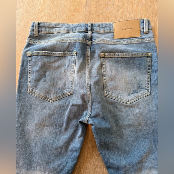 Zara Men’s Distressed Slim Fit Jeans Size 34 Light Wash Ripped Denim - Picture 5 of 5